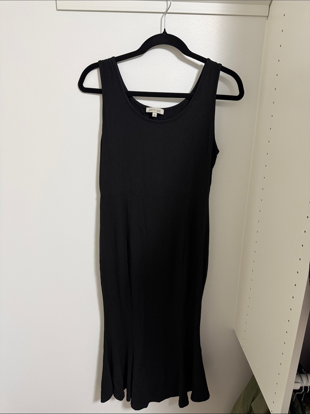 Kimi + Kai Maternity Sleeveless Black Midi Dress - Classic Everyday Style